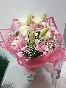 beyaz gül pembe lilyum buket