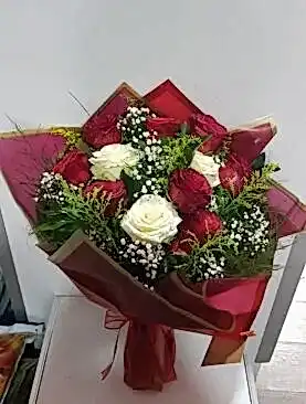10 kırmızı beyaz gül buket