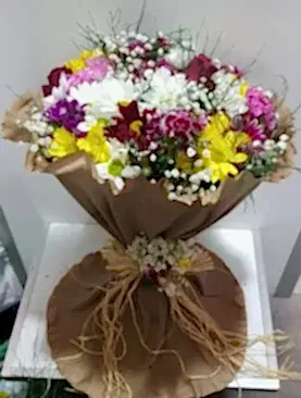 renkli papatya kırmızı gül buket