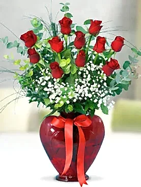 11 kırmızı gül kalp vazo